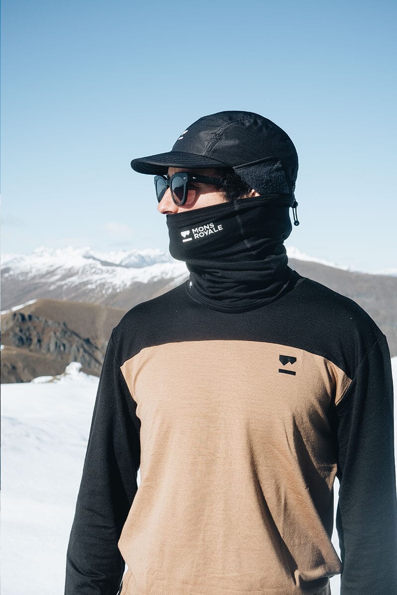 Man wearing Merino Yotei and neck warmer in the snow